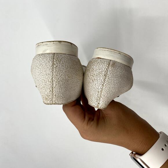 CHANEL 37 white distressed leather pointed toe flats - Picture 9 of 10